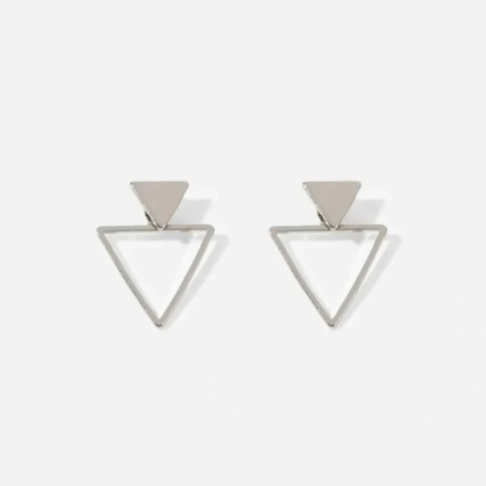 3/$30 🤍 Triangle Earrings
